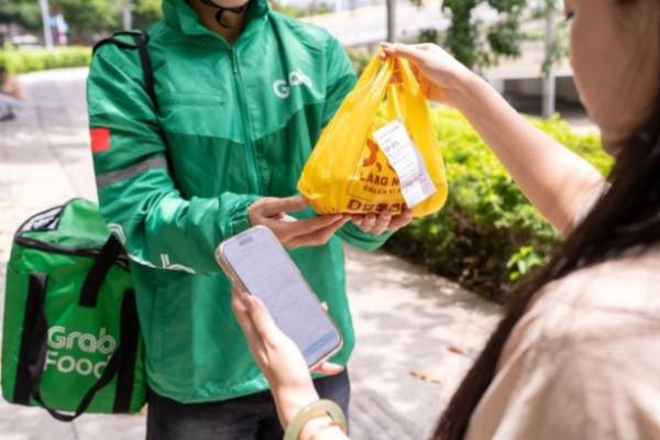 Đồ ăn được giao tới tay khách hàng (Nguồn: Internet)